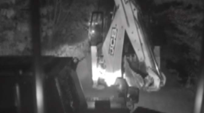 Zırhlı araç ile iş makinesi takibi!