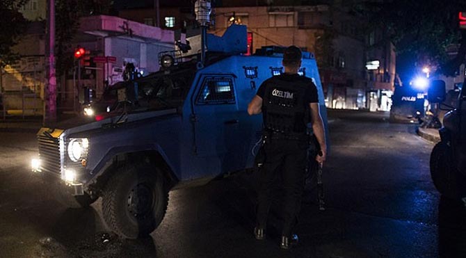 Okmeydanı'nda halk otobüsüne saldırı!