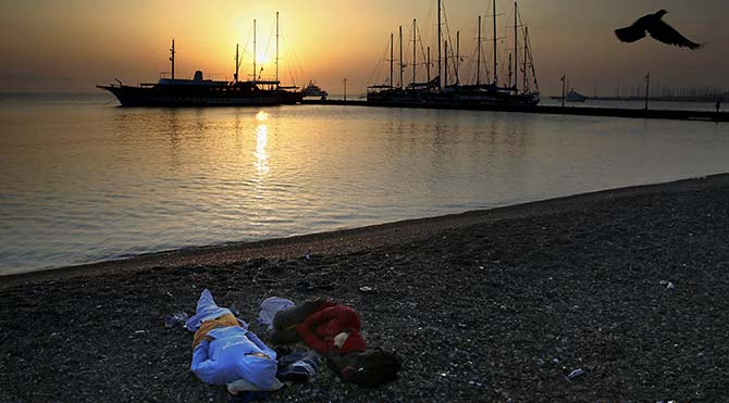 Suriyeli mülteci, Türkiye'den Yunan adalarına yüzerek geçti