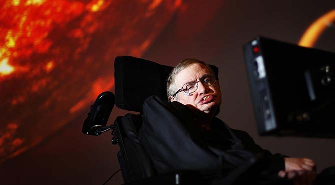 Stephen Hawking: Kara deliklerden çıkış yolu olabilir