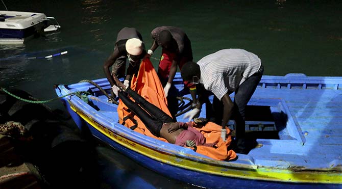 Akdeniz'de bir facia daha: 400 kişiyi taşıyan göçmen teknesi battı