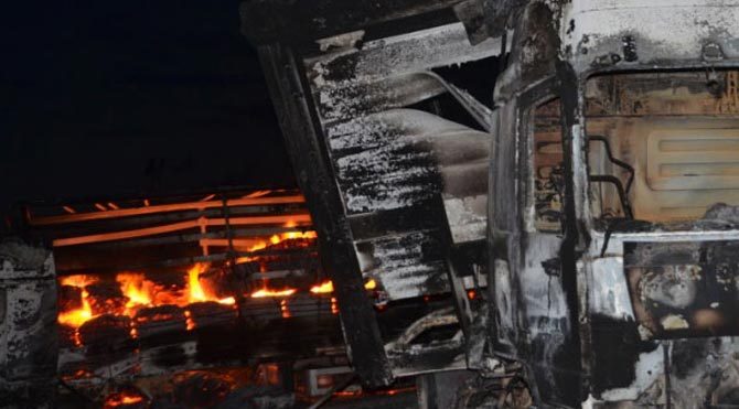 PKK'lı teröristler yine araç yaktı