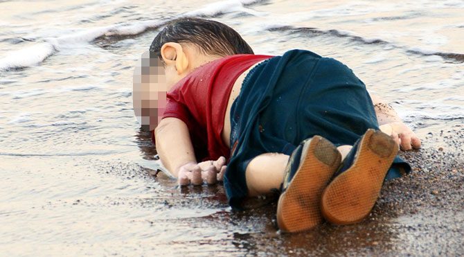 Dünyayı yasa boğan göçmen çocuğun fotoğrafı dış basında geniş yankı buldu