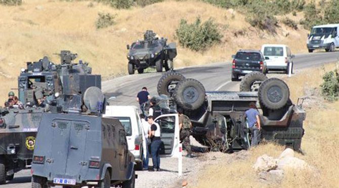 Zırhlı araç devrildi: 2 polis yaralı