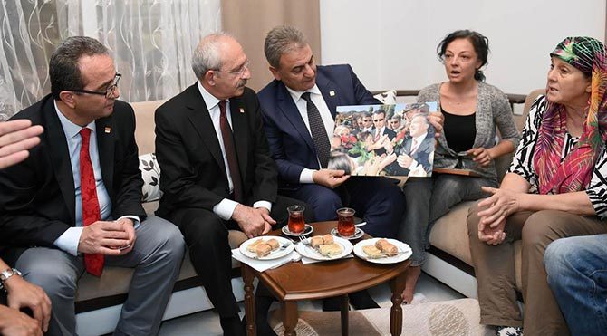  Kılıçdaroğlu şehit ailesini ziyaret etti