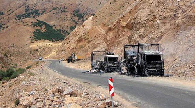  PKK, iş makinelerini yaktı