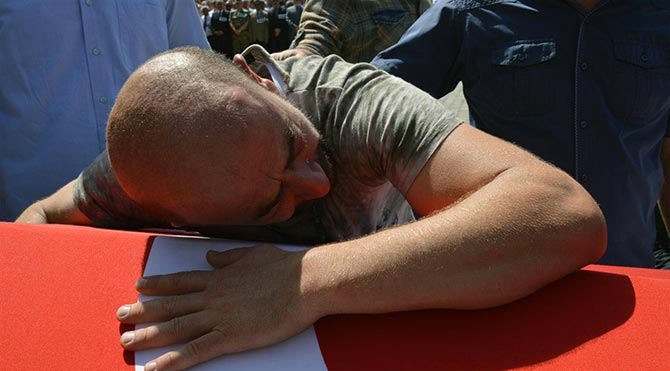 Şehitlerimize hazin uğurlama