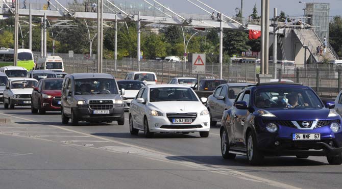 Bayram tatili dönüş trafiği başladı