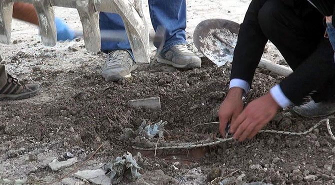 Okul yoluna bomba koydular