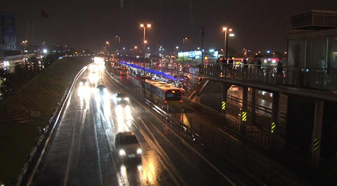 İstanbul yağmura teslim oldu!
