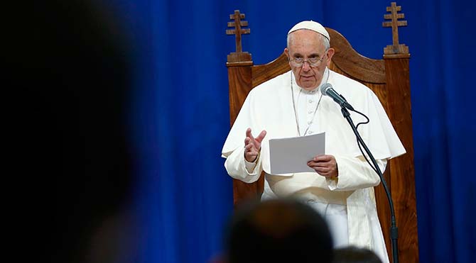 Papa: 'Evrim ve Büyük Patlama gerçek, Tanrı sihirli değneği olan bir sihirbaz değil'