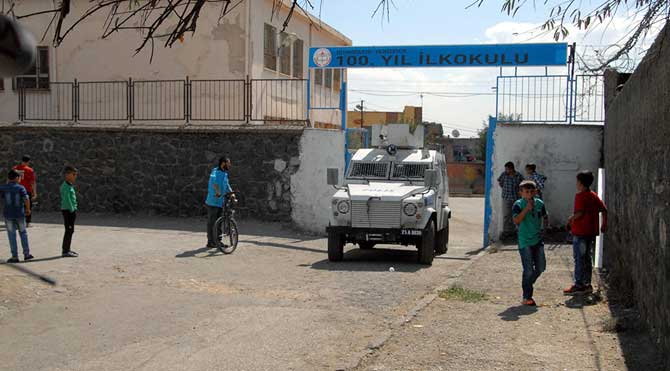 Hainler yine okula bomba koydu