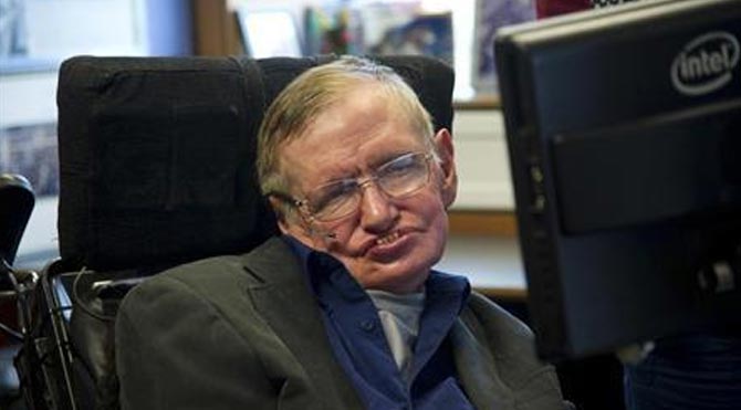 Hawking: Dünya işgal edilebilir