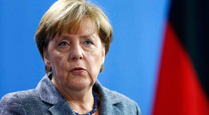 Almanya Başbakanı Merkel hakkında 'insan kaçakçılığından' suç duyurusu