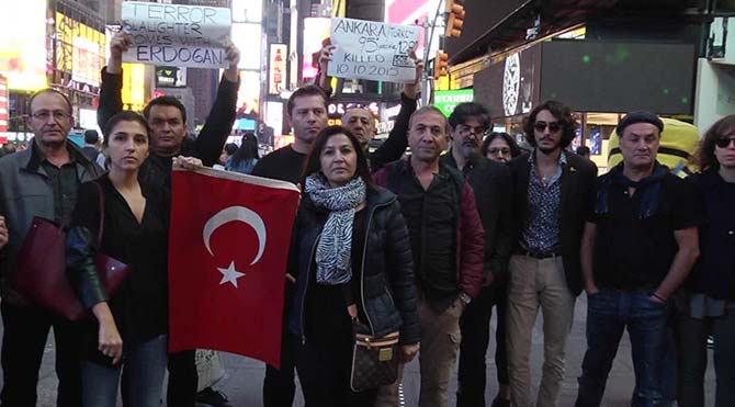 Ankara'daki terör saldırısı Times Meydanı'nda protesto edildi