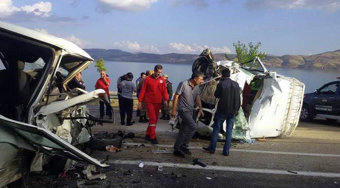 Elazığ'da korkunç kaza: 1 ölü 9 yaralı