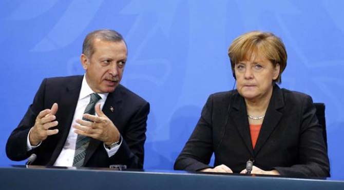 FT: Merkel Ak Saray'a gitmek istemediği için Erdoğan ile İstanbul'da görüşecek