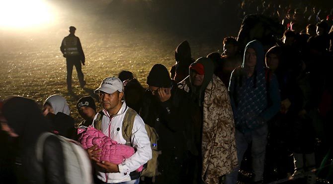Binlerce sığınmacı Slovenya'ya geçmeye başladı