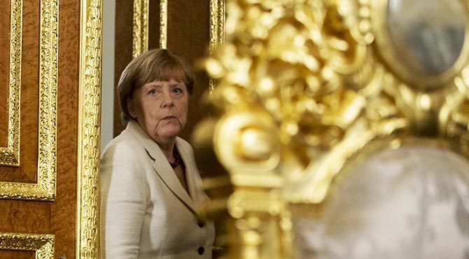 Almanya, Merkel'in Saray'a gitmek istemediği iddialarını yalanladı
