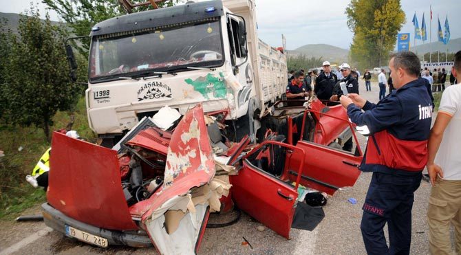 Tokat'ta feci trafik kazası: 2 ölü, 1 yaralı