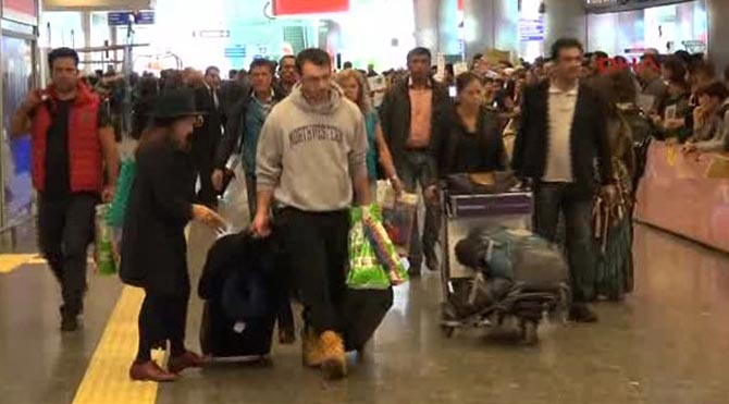 Oy kullanmak için dönüyorlar