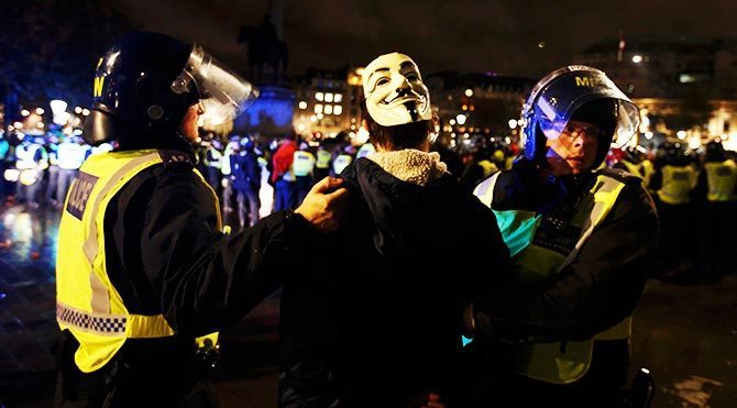 Anonymous'un eylemi olaylı bitti