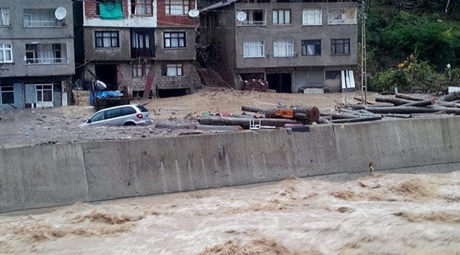 Artvin'de sel 3 can aldı!