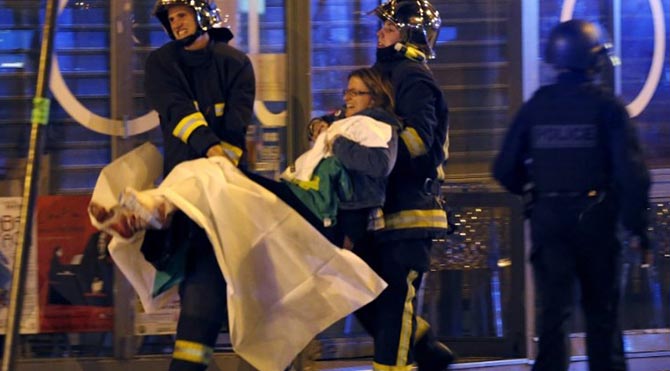 Paris'te hayatını kaybedenlerin sayısı 132'ye yükseldi!