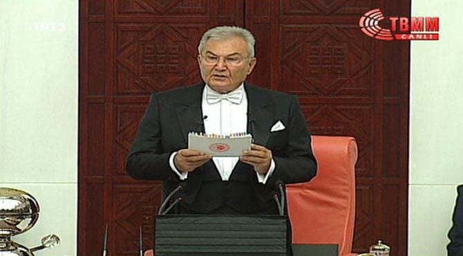 İlk yemini Davutoğlu'na vermedi