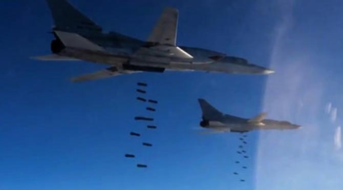 Rusya, IŞİD'in petrol tesislerini vurdu