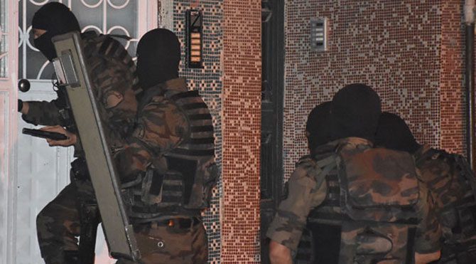 İstanbul'da şafak operasyonu
