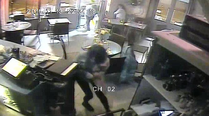 Paris'teki terör saldırılarına ait ilk görüntüler yayınlandı