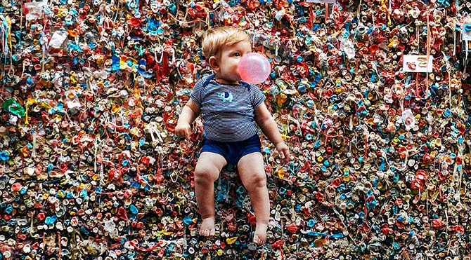 Bu sokak çiğnenmiş sakızla kaplı