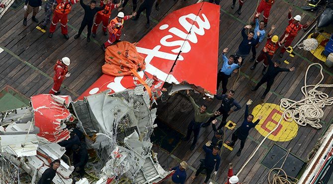 AirAsia uçağının düşme sebebi açıklandı