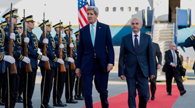 Kerry'den Kosova'ya sürpriz ziyaret!