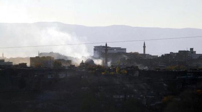 Diyarbakır'da savaş gibi çatışma