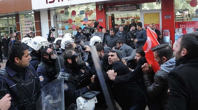 Sivas'ta SİDEMİR işçilerine polis müdahalesi