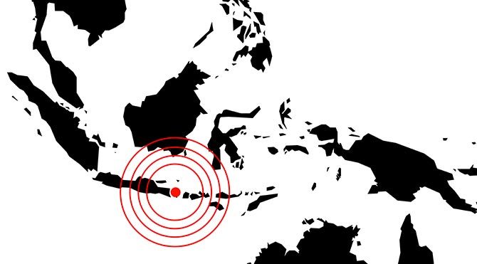 Endonezya'da 7.1 şiddetinde deprem