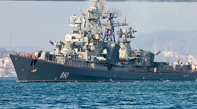 Rus savaş gemisinden Türk teknesine ateş