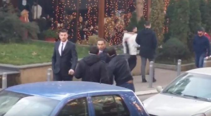 Kosova'da Ekonomi Bakanı'na yumurtalı saldırı!