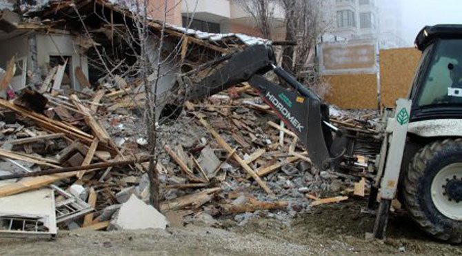 Gecekondu yıkımı devam ediyor
