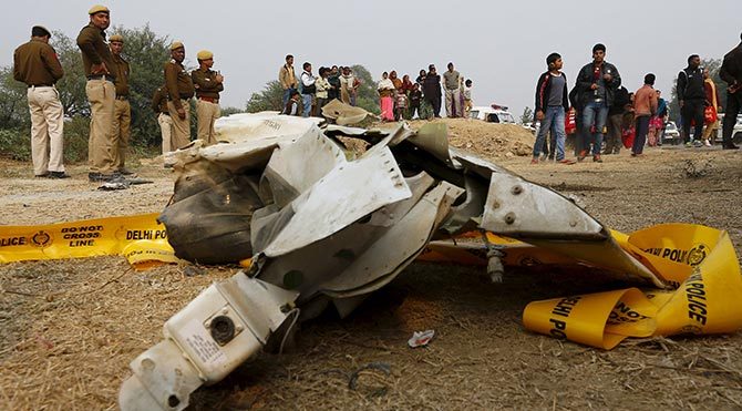 Hindistan’da askeri uçak düştü: 10 ölü