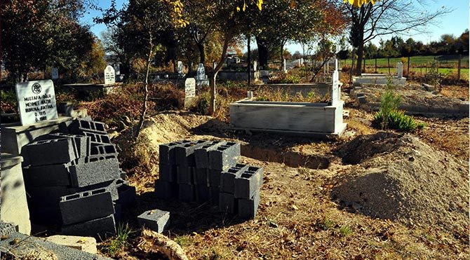Selası verildi, mezarı kazıldı, yaşadığı hastanede ortaya çıktı