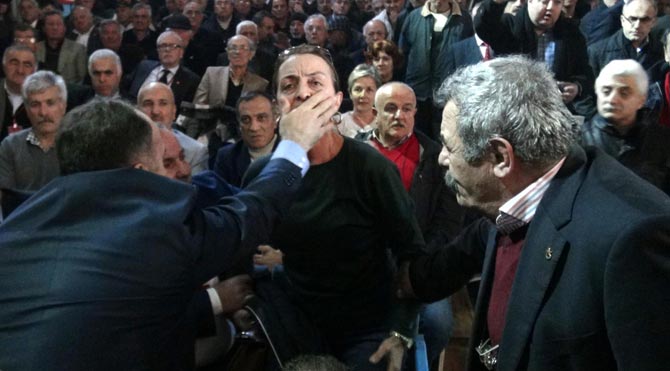 CHP kongresinde arbede: 1 yaralı, 2 gözaltı