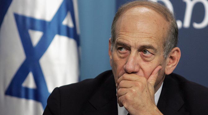 İsrail Eski Başbakanı 18 ay hapis yatacak