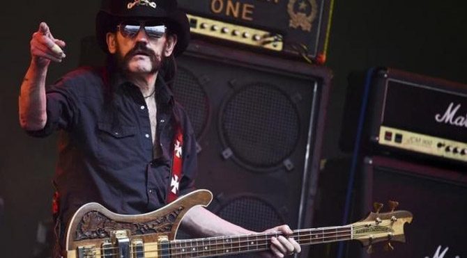 Motörhead'in kurucusu Lemmy Kilmister hayatını kaybetti