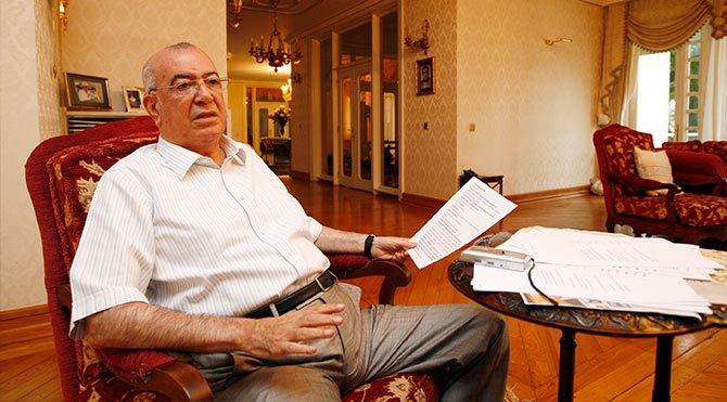 Halis Toprak vefat etti