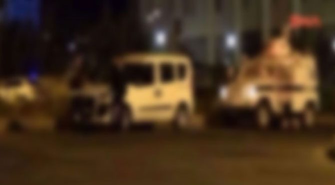 Van'da devriye gezen zırhlı araca bombalı saldırı