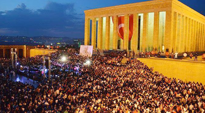 Kurultay öncesi Anıtkabir'e!