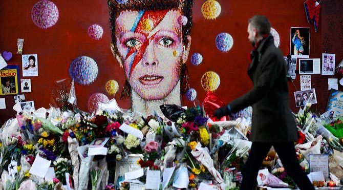 Bowie, ABD'de ilk kez öldükten sonra liste başı oldu